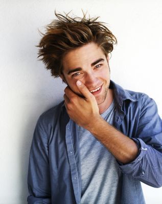 robert-pattinson-robert-pattinson-2550443-317-400.jpg