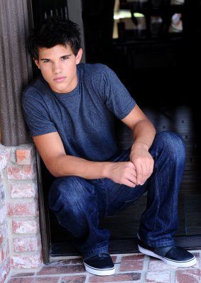 taylor_lautner_1214759965.jpg